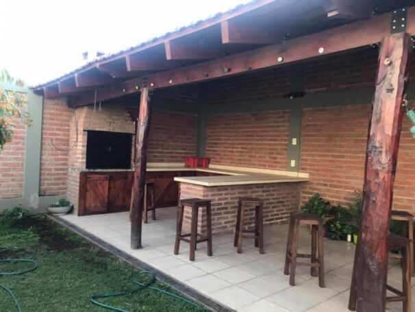 AMPLIA CASA EN VENTA B° EL HUAICO