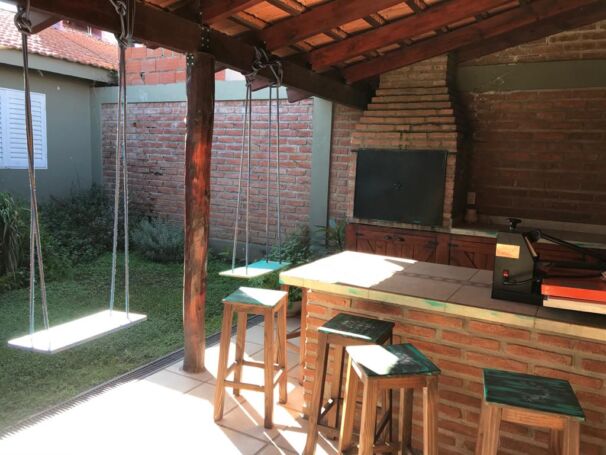 AMPLIA CASA EN VENTA B° EL HUAICO