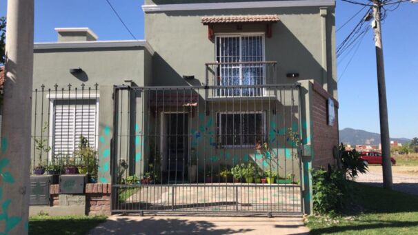 AMPLIA CASA EN VENTA B° EL HUAICO