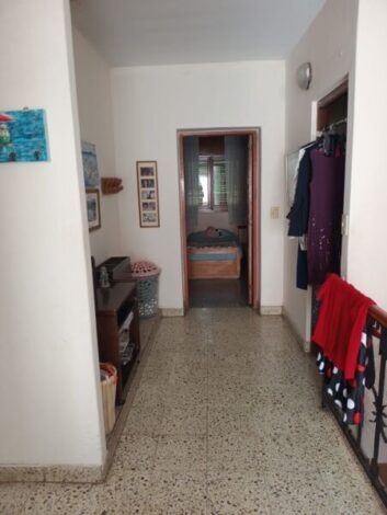 AMPLIA CASA EN VENTA ALBERDI AL 900