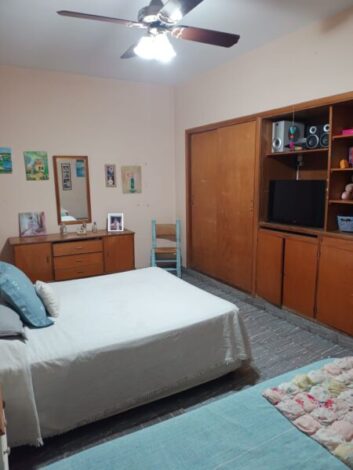 AMPLIA CASA EN VENTA ALBERDI AL 900